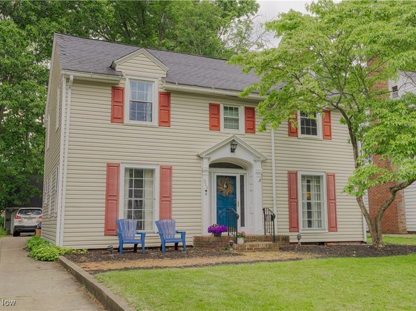photo of 313 Castle Blvd, Akron, OH 44313
