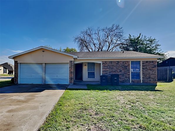 photo of 3501 Richardson Ct E, Fort Worth, TX 76119