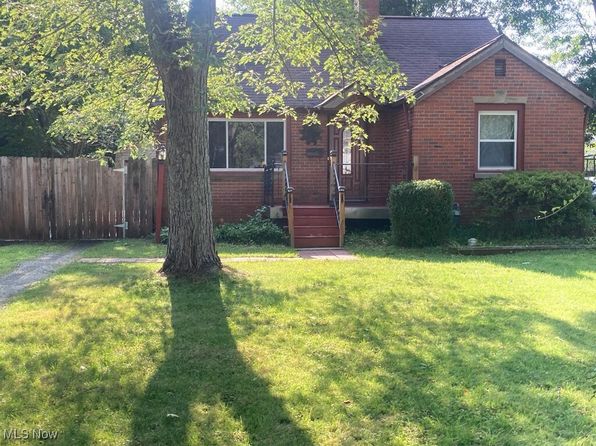 photo of 8168 Lynway Ave, Olmsted Falls, OH 44138