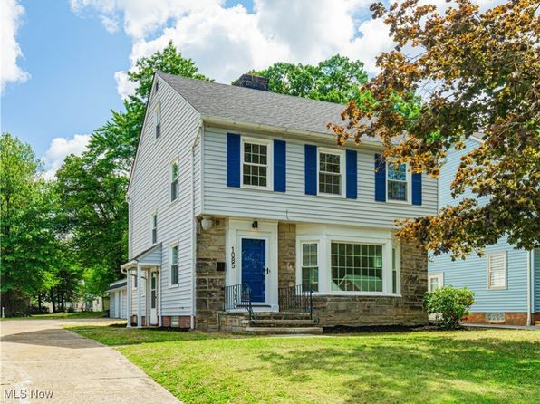 photo of 1085 Woodview Rd, Cleveland Heights, OH 44121