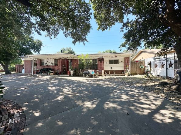 photo of 201 Berkshire Ln, Fort Worth, TX 76134