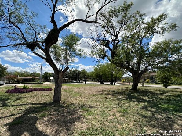photo of 1847 W WOODLAWN AVE, San Antonio, TX 78201