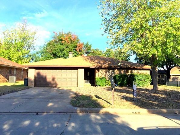 photo of 3808 Blue Grass Ln, Fort Worth, TX 76133
