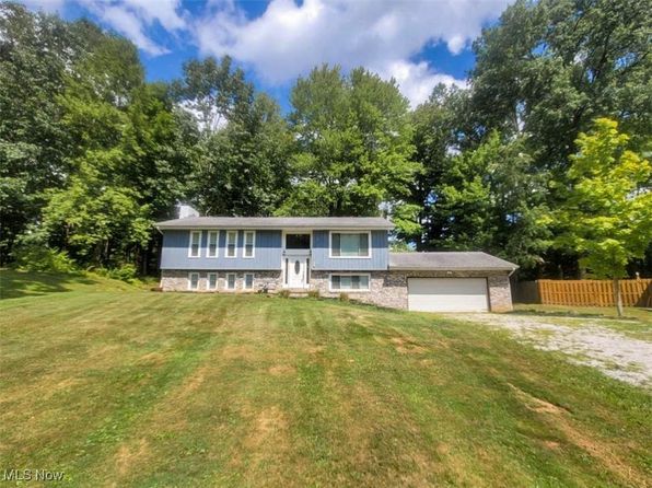 photo of 2725 Sun Dr, Akron, OH 44312