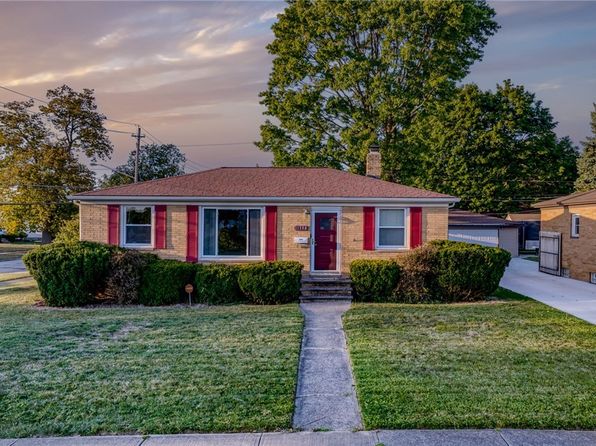 photo of 11598 Ronald Dr, Parma, OH 44130