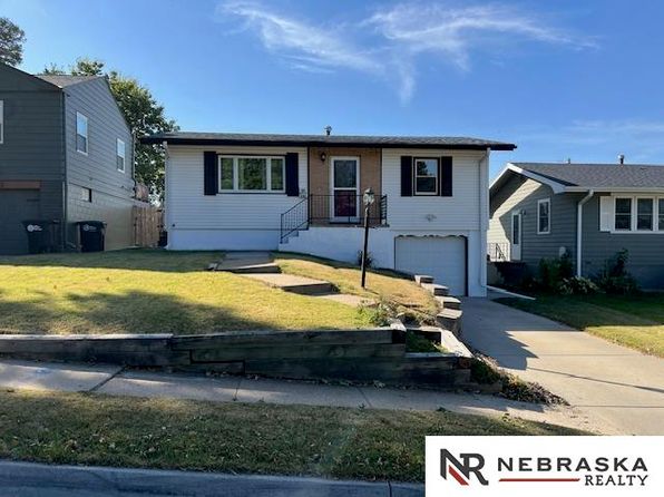 photo of 6217 Oak St, Omaha, NE 68106