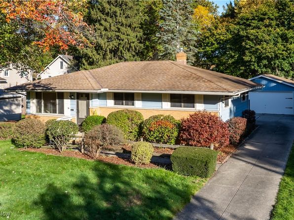 photo of 24450 Palm Dr, North Olmsted, OH 44070