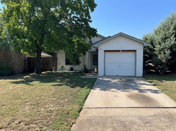 photo of 9112 Coral Ln, Fort Worth, TX 76140