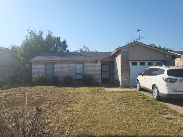 photo of 6836 Glenhurst Dr, Fort Worth, TX 76182