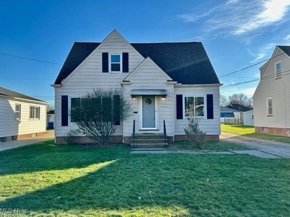 photo of 9393 Roxbury Rd, Parma Heights, OH 44130