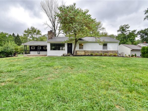 photo of 444 Dumbarton Blvd, Richmond Heights, OH 44143