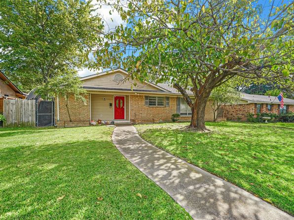 photo of 10328 Castlerock Dr, Dallas, TX 75217
