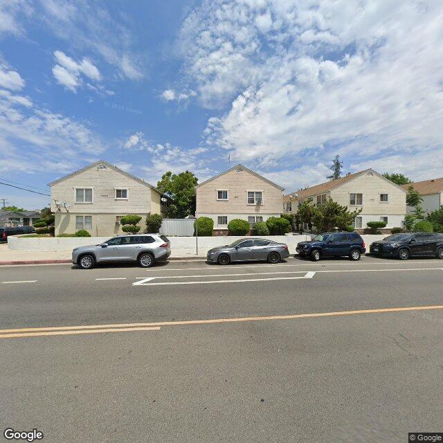 photo of 10667 OXNARD ST LOS ANGELES CA 91606