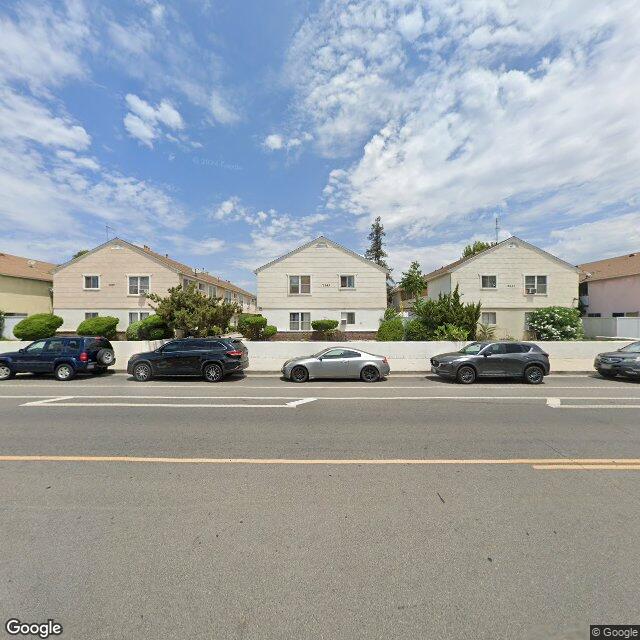 photo of 10663 OXNARD ST LOS ANGELES CA 91606
