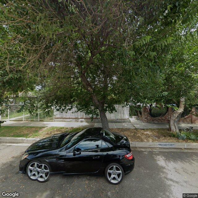 photo of 10517 CHANDLER BLVD LOS ANGELES CA 91601