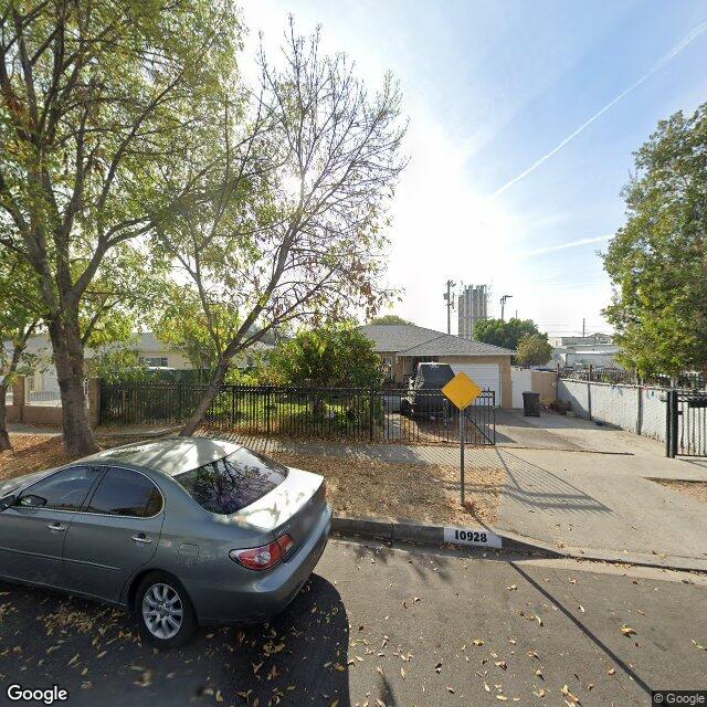 photo of 10928 CANTLAY ST LOS ANGELES CA 91352
