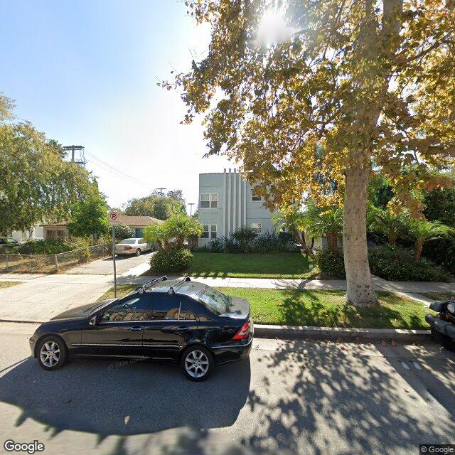 photo of 10740 CAMARILLO ST LOS ANGELES CA 91602