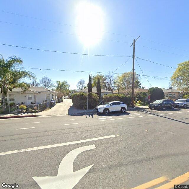 photo of 10418 OXNARD ST LOS ANGELES CA 91606