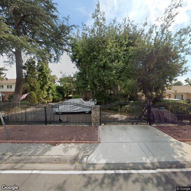 photo of 10520 CAMARILLO ST LOS ANGELES CA 91602