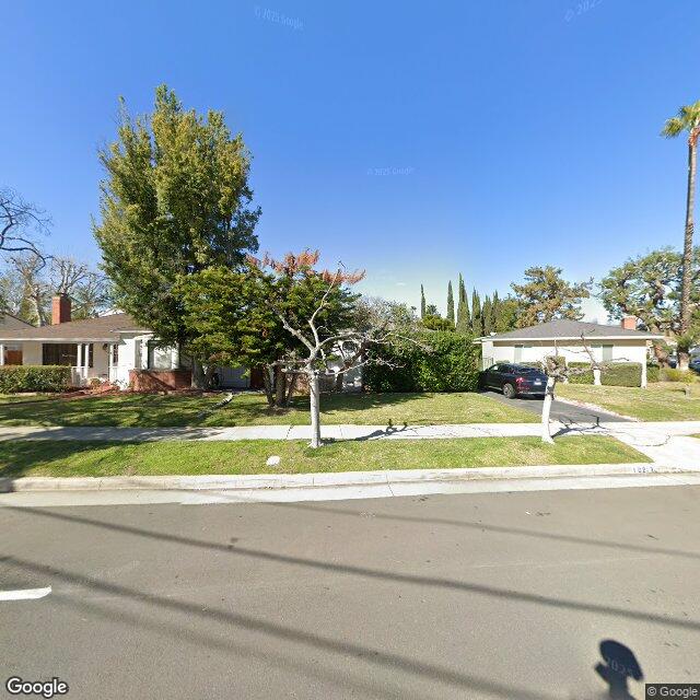 photo of 10213 CAMARILLO ST LOS ANGELES CA 91602