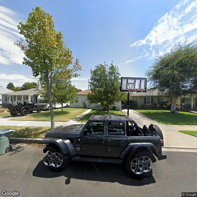 photo of 2208 N DYMOND ST BURBANK CA 91505