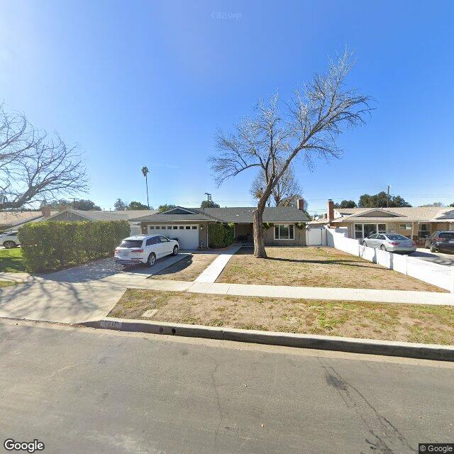 photo of 7711 CAPISTRANO AVE LOS ANGELES CA 91304