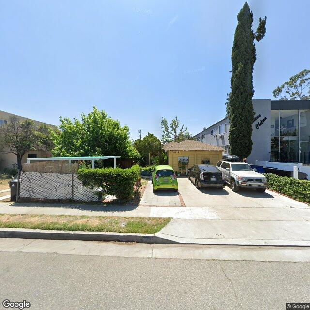 photo of 10810 CAMARILLO ST LOS ANGELES CA 91602