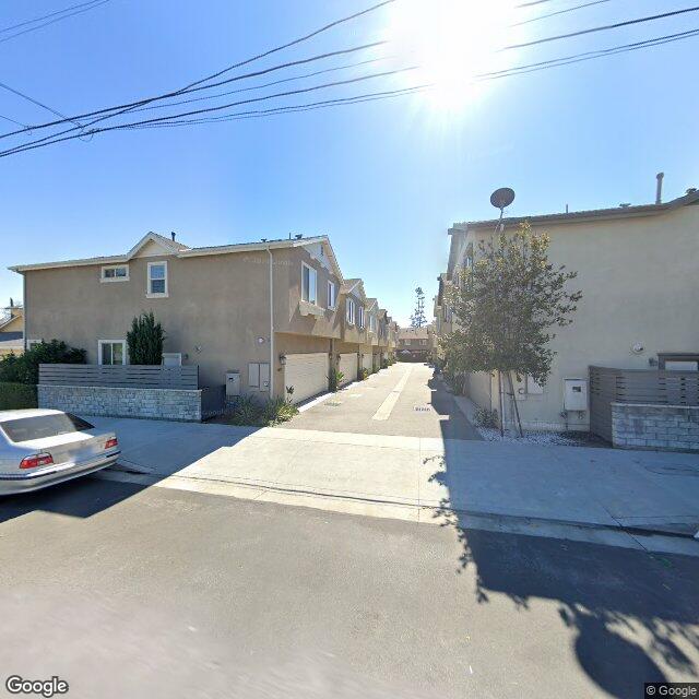 photo of 10938 KITTRIDGE ST NORTH HOLLYWOOD CA 91606