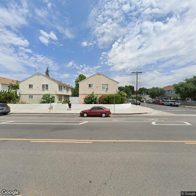 photo of 10651 OXNARD ST LOS ANGELES CA 91606