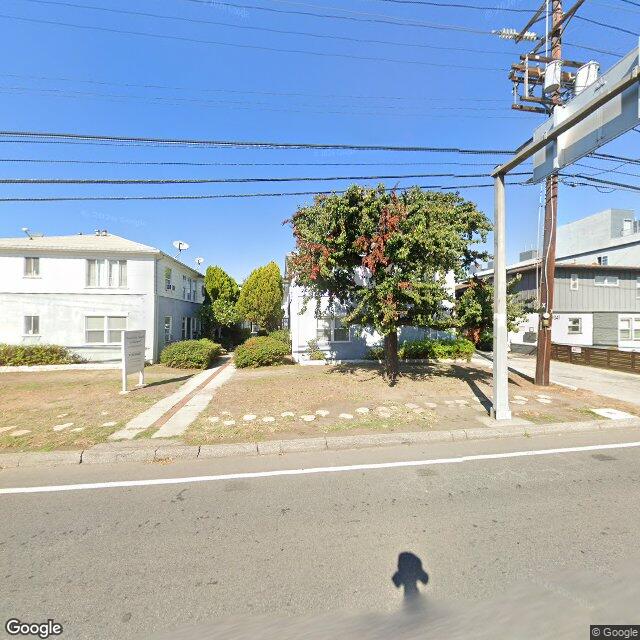 photo of 11047 MOORPARK ST LOS ANGELES CA 91602