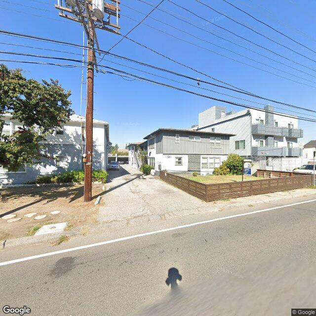 photo of 11041 MOORPARK ST LOS ANGELES CA 91602