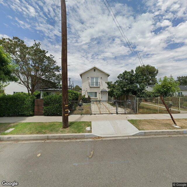 photo of 10511 CHANDLER BLVD NORTH HOLLYWOOD CA 91601