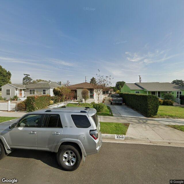 photo of 2240 N DYMOND ST BURBANK CA 91505