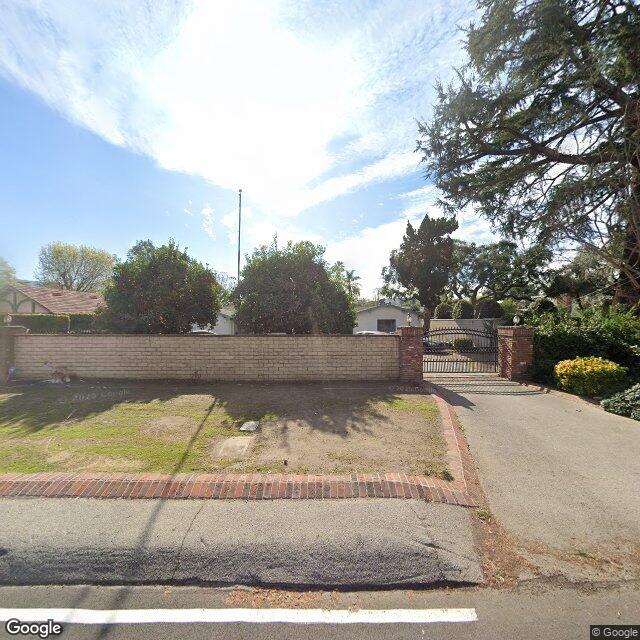 photo of 10440 CAMARILLO ST LOS ANGELES CA 91602